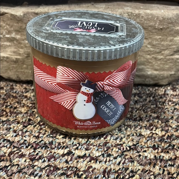 White Barn Frosty Cookie Candle - Red and Silver - Picture 1 of 4